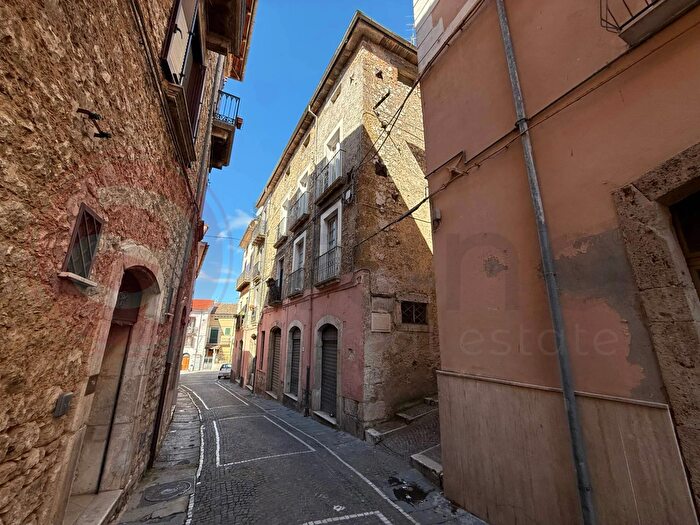 Casa con 6 locali in vendita in Vicolo Concordia, Roccasecca