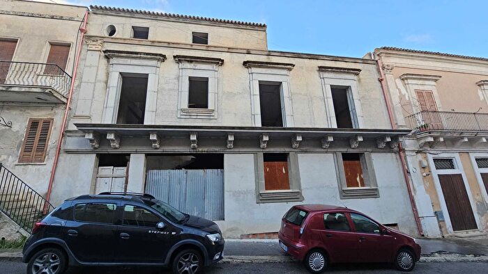 Casa quadrilocale in vendita in Via Masaniello, Ispica