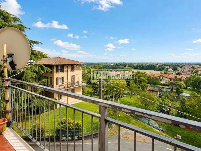 Appartamento trilocale in vendita in Via Monte Robbio, Robbiate