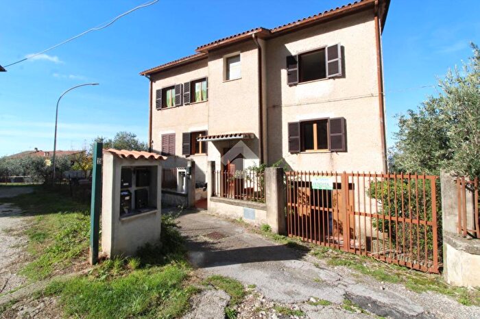 Appartamento quadrilocale in vendita in Via Macinello, Scandriglia