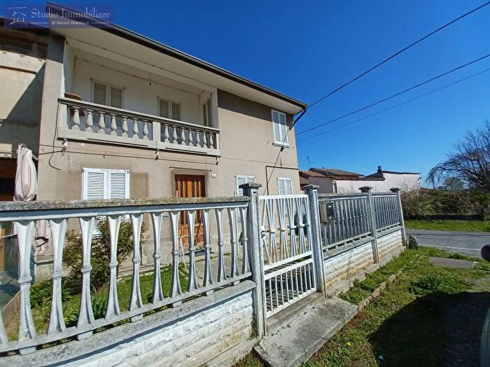 Casa trilocale in vendita in Via Marconi, Rea