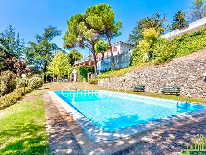 Casa con 14 locali in vendita in Tortona