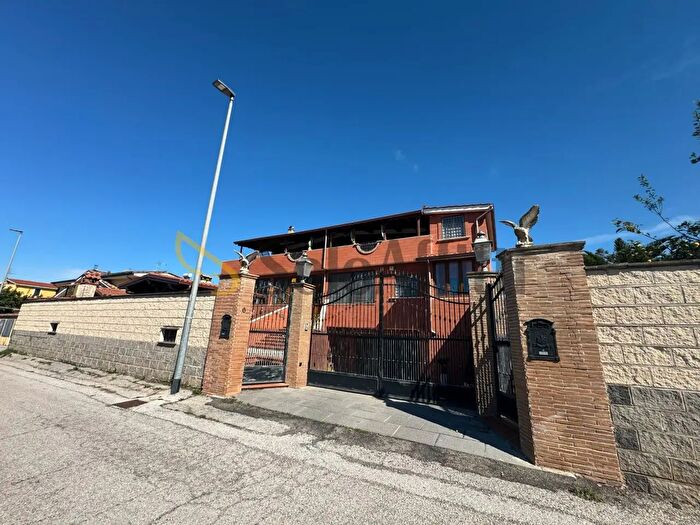 Appartamento trilocale in affitto in Via delle Primule, Pomezia