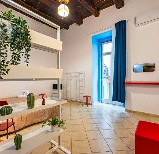 Appartamento trilocale in affitto in Vico Canale A Taverna Penta, Quartieri Spagnoli, Napoli