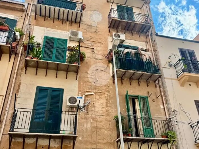 Appartamento trilocale in vendita in Via Agostino Inveges, Palermo