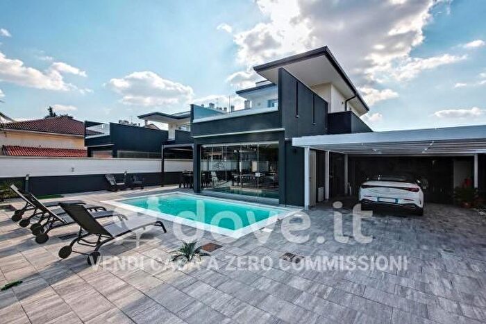 Casa con 5 locali in vendita in Via Aosta, Legnano