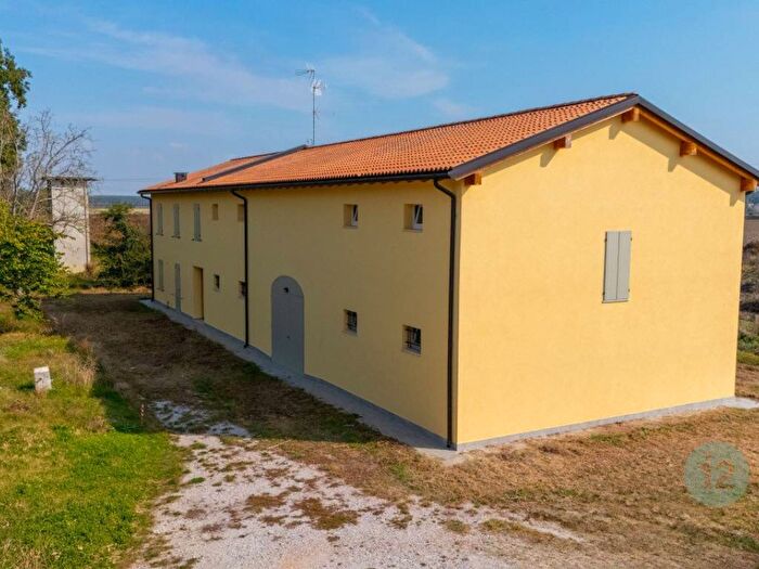 Casa con 6 locali in vendita in Via Livorno, Cortile, Carpi