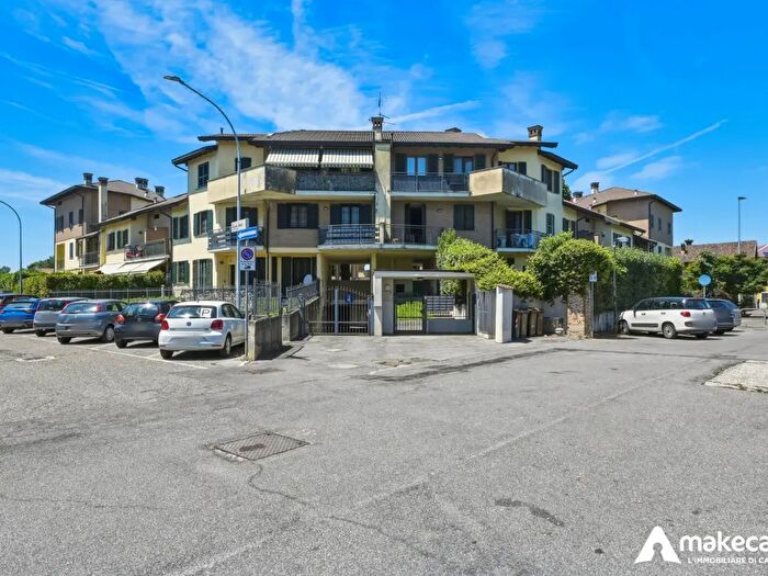 Appartamento trilocale in vendita in Via Martino Cassini, Cervignano D'Adda