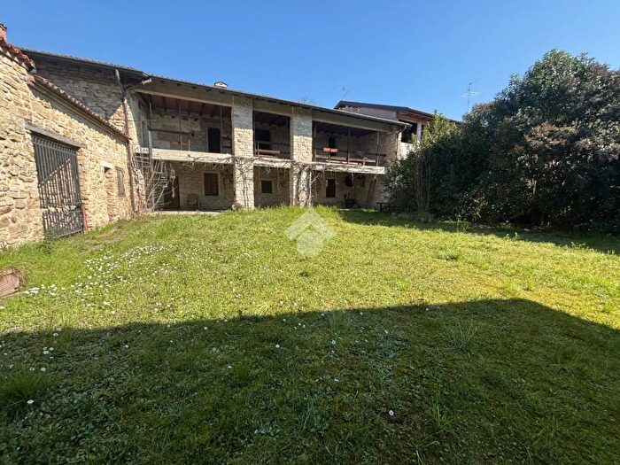 Casa con 5 locali in vendita in Via Gavazzoli, Carobbio Degli Angeli