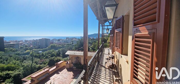 Casa con 15 locali in vendita in Via Fontanassa, Savona