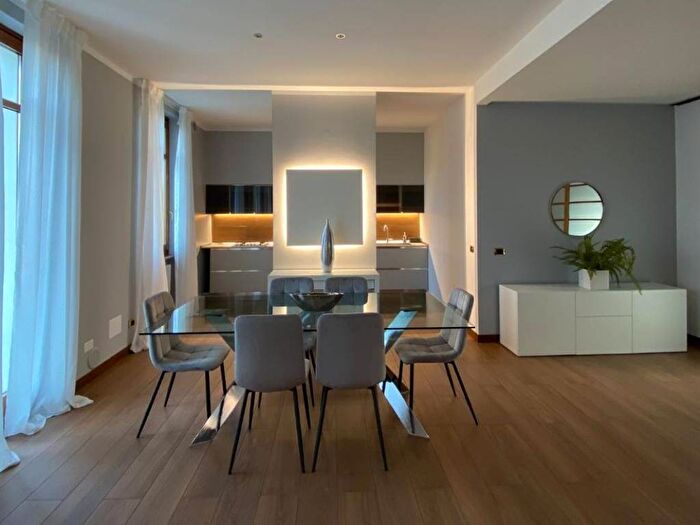 Appartamento trilocale in affitto in Lungadige Bartolomeo Rubele, Centro Storico, Verona