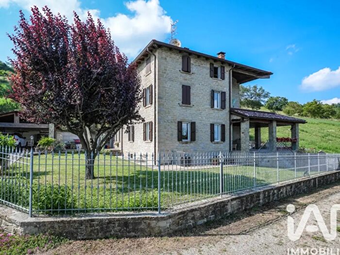 Casa con 10 locali in vendita in Via Bruno Bocconi, Tizzano Val Parma