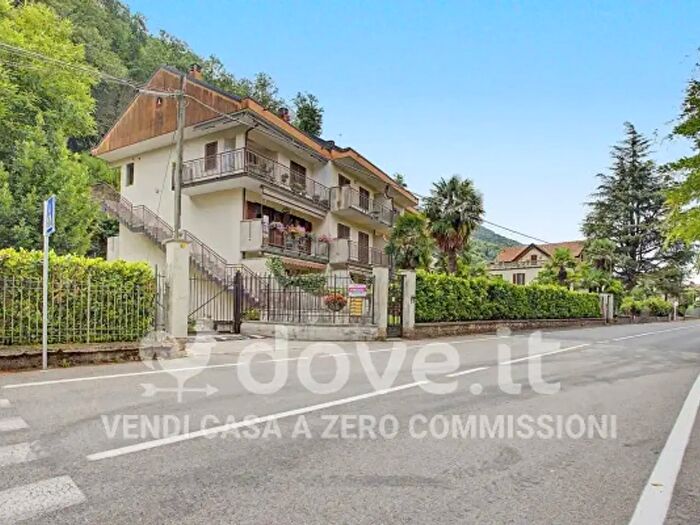 Appartamento quadrilocale in vendita in Via Roma, Porto Ceresio