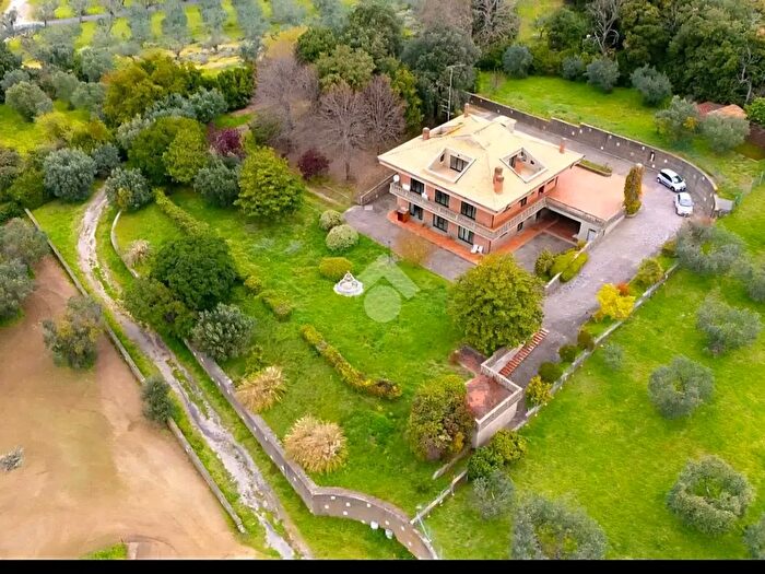 Casa con 10 locali in vendita in Via Appia Nuova, Albano Laziale