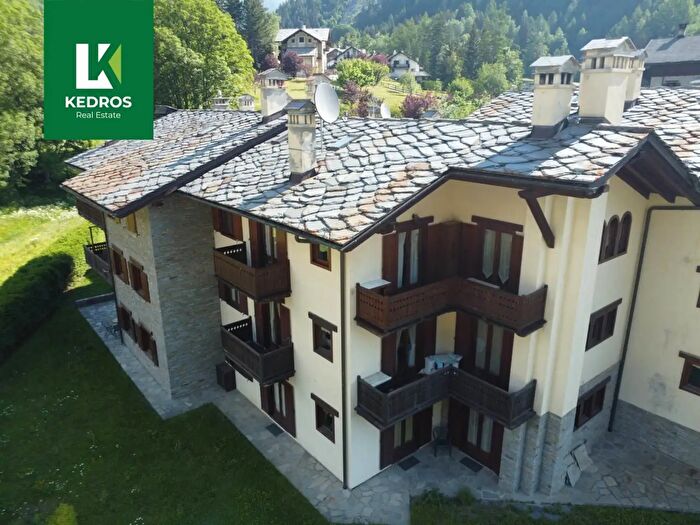 Appartamento quadrilocale in vendita in Strada Larzey Entreves, Courmayeur