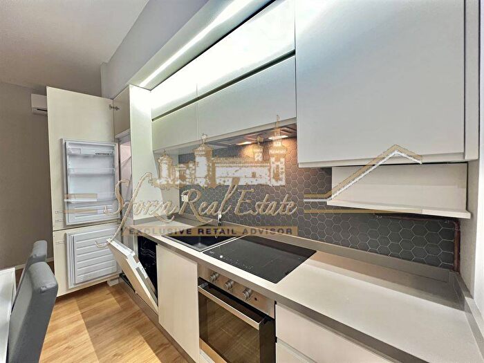 Appartamento bilocale in affitto in Viale Monte Santo, Porta Nuova, Milano