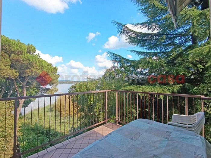 Appartamento trilocale in affitto in Via Cristoforo Colombo, Dormelletto