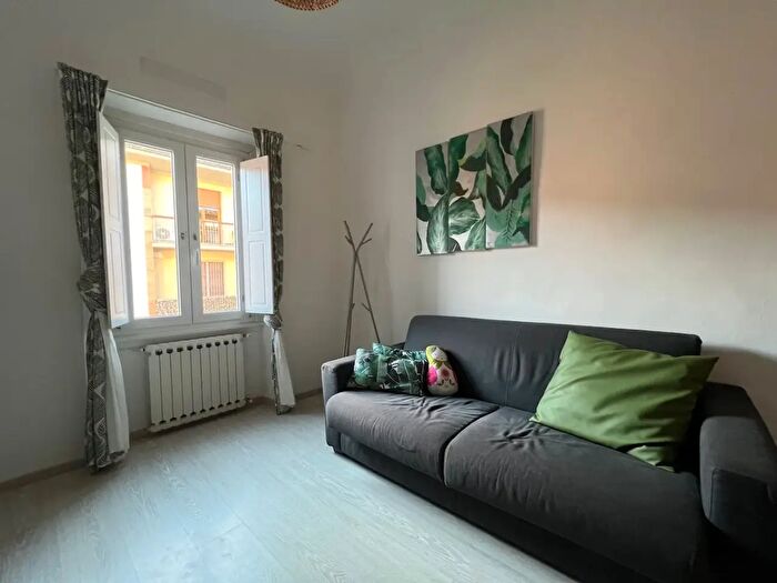 Appartamento trilocale in affitto in Via Ugo Foscolo, Firenze