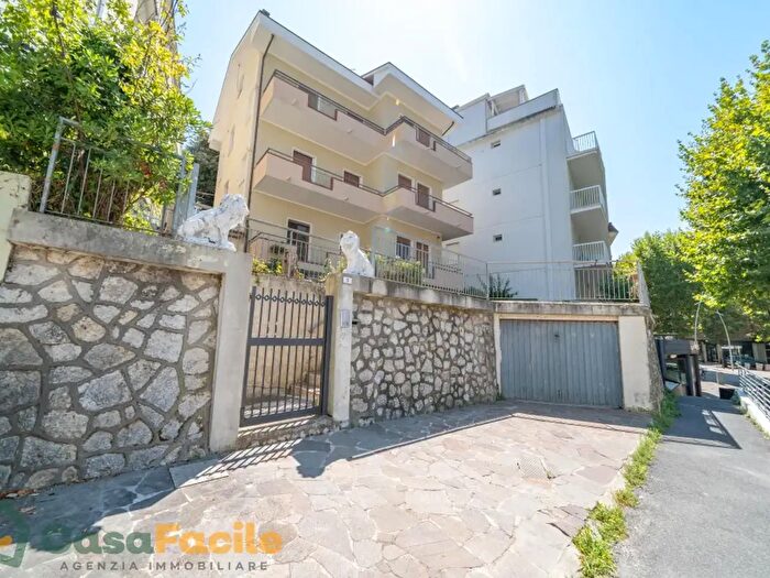 Casa quadrilocale in vendita in Via Circonvallazione, Gabicce Mare