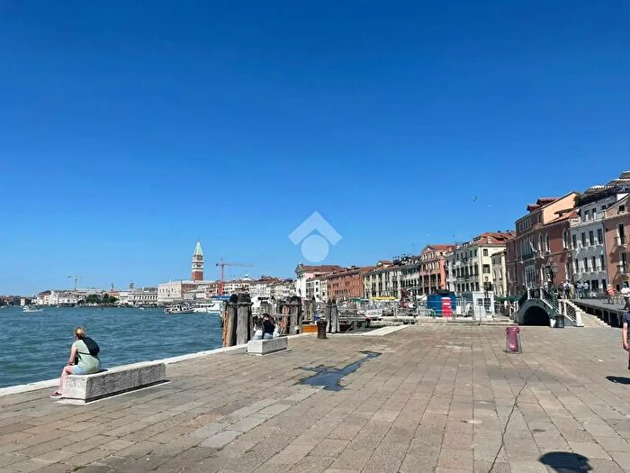 Appartamento trilocale in affitto in Calle De lArsenal, Venezia