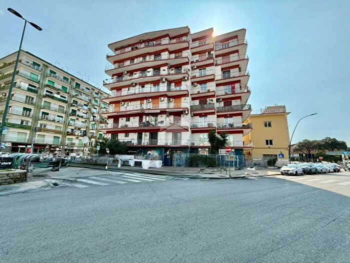 Appartamento con 5 locali in affitto in Via Lepanto, Fuorigrotta, Napoli