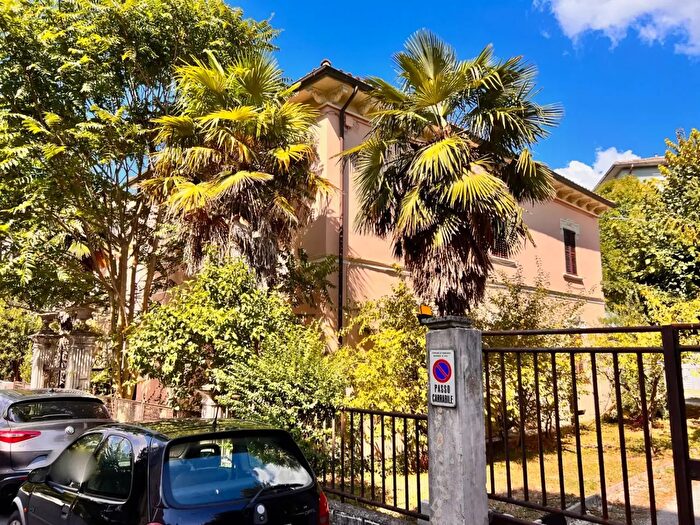 Appartamento con 6 locali in vendita in Via Cappuccini, Fabriano