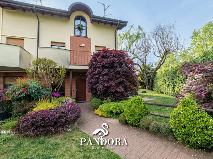 Casa con 8 locali in vendita in Via Carreggia f, Cardano Al Campo