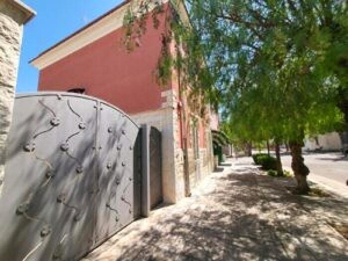 Casa con 6 locali in vendita in Andria