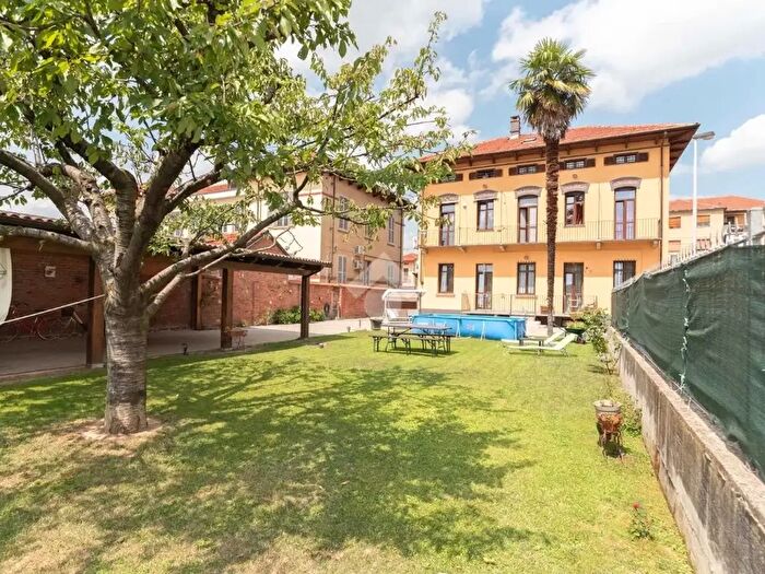 Casa con 7 locali in vendita in Via Camossetti, Cirie'