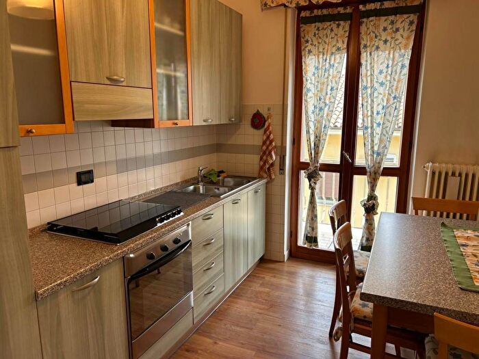 Appartamento trilocale in affitto in Vicolo Benvenuto de Campesani, Ferrovieri SantAgostino, Vicenza