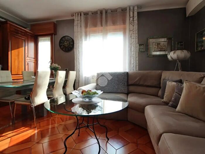 Appartamento trilocale in vendita in Via San Giuseppe Cottolengo, Canegrate