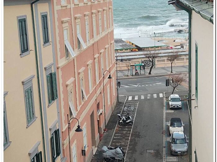 Casa bilocale in affitto in Accademia Terrazza Mascagni, Livorno