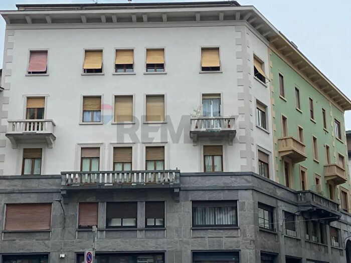 Appartamento con 5 locali in vendita in Via Bernascone, Varese