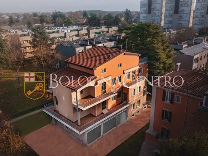 Appartamento con 6 locali in vendita in Via dell Aurora, Bologna