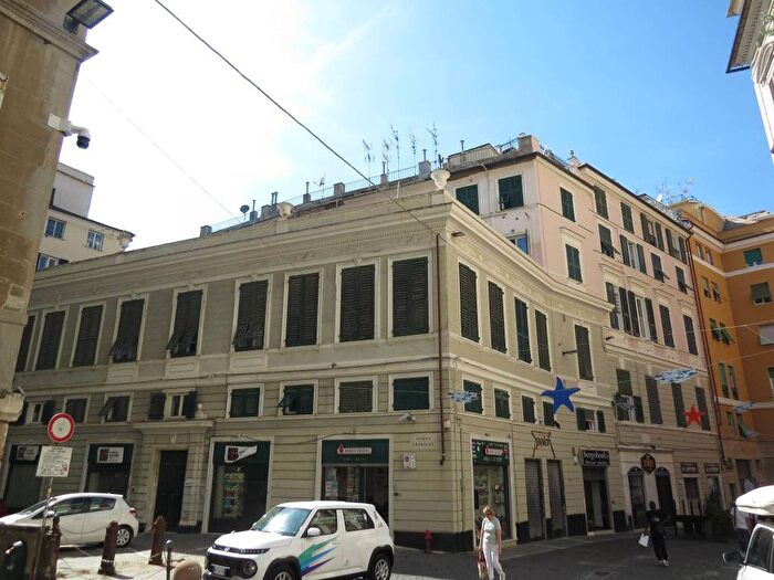 Appartamento quadrilocale in affitto in Piazza Grimaldi, Maddalena, Genova