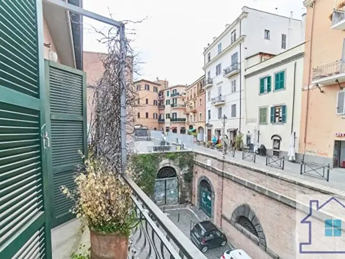 Appartamento quadrilocale in affitto in Via del Castello, Frascati