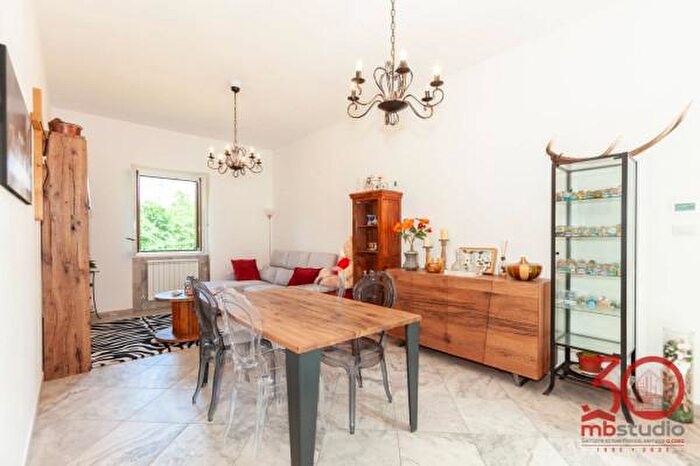 Casa con 5 locali in vendita in Via alle Valli, Locate Varesino