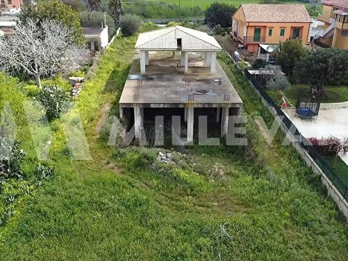 Casa quadrilocale in vendita in Via Michelica, Modica