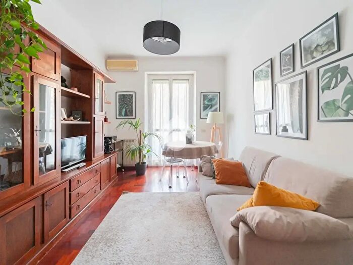 Appartamento bilocale in vendita in Viale delle Medaglie dOro, Roma