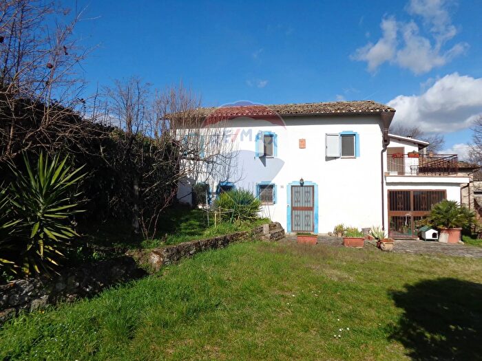 Casa quadrilocale in vendita in Cingoli