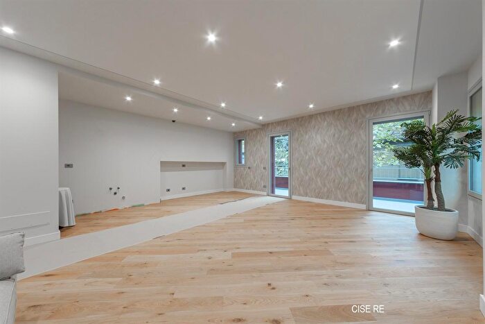 Appartamento trilocale in vendita in Via Ferrini, Milano