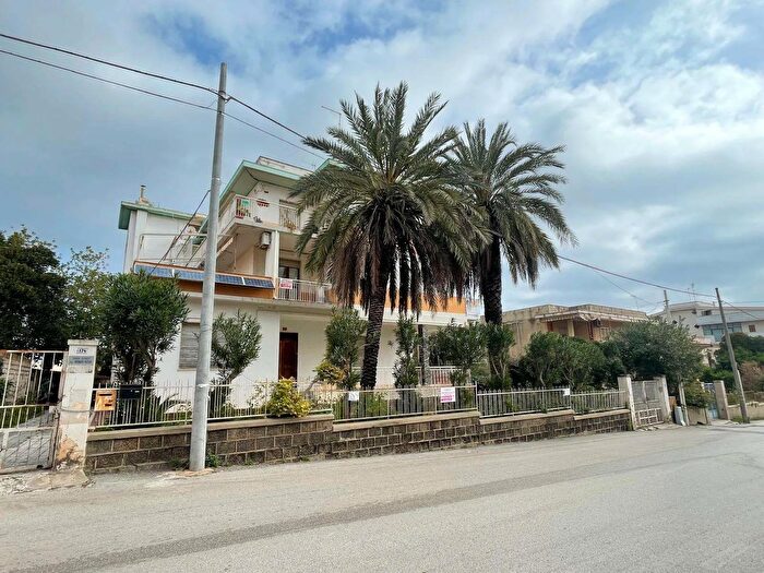 Appartamento con 5 locali in vendita in Siracusa