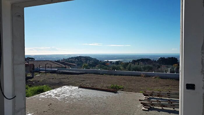 Casa quadrilocale in vendita in Via dei Genzanesi, Velletri