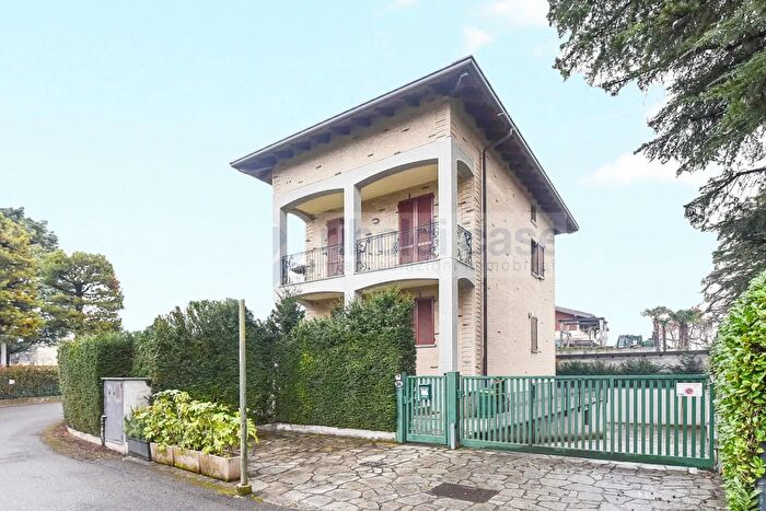 Casa con 5 locali in vendita in Seregno