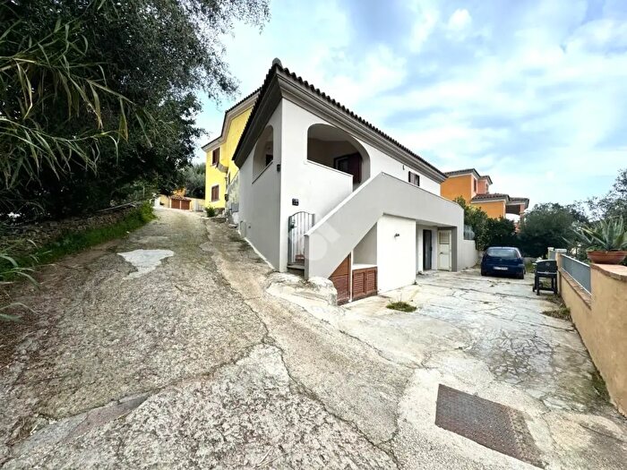 Casa con 5 locali in vendita in Via Tirso, Budoni