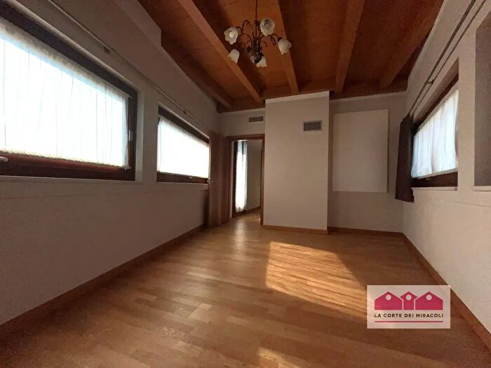Casa con 5 locali in affitto in Viale Giuseppe Mazzini Dueville, Dueville