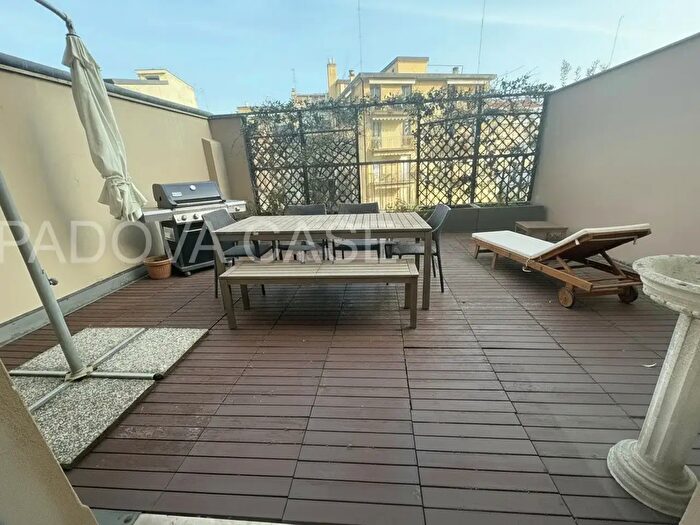 Appartamento trilocale in vendita in Corso Milano, Padova