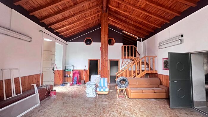 Casa con 5 locali in vendita in Ragalna