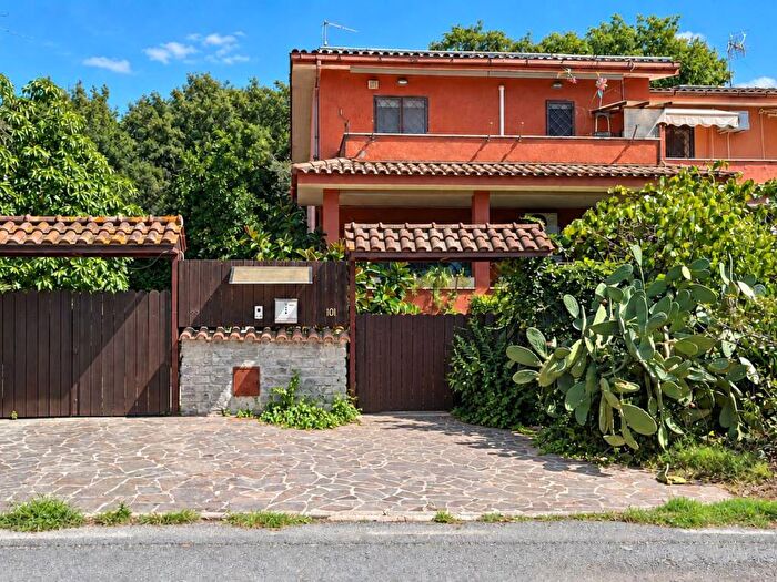Casa trilocale in vendita in Via Ruggero Leoncavallo, Zona Valcanneto Ceri Borgo San Martino, Cerveteri