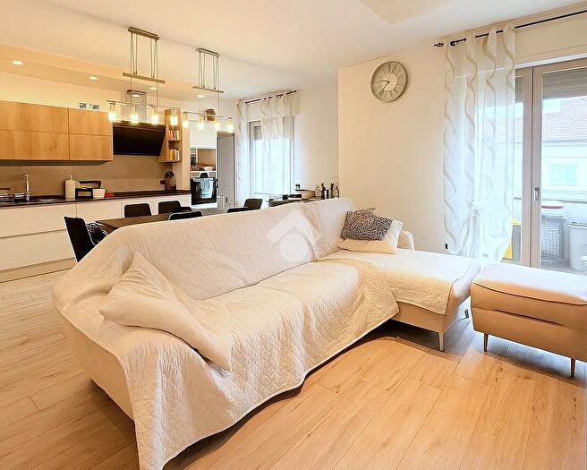 Appartamento trilocale in vendita in Via Oste, Montemurlo